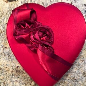 Elegant Red Heart-Shaped Accessory Box